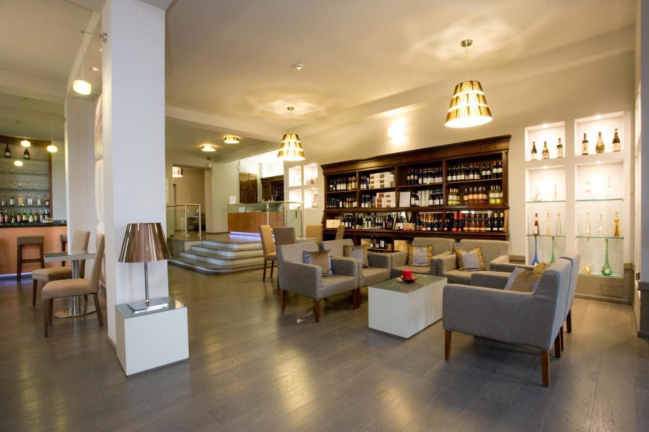 Hotel Castello Di Santa Vittoria Santa Vittoria dʼAlba エクステリア 写真