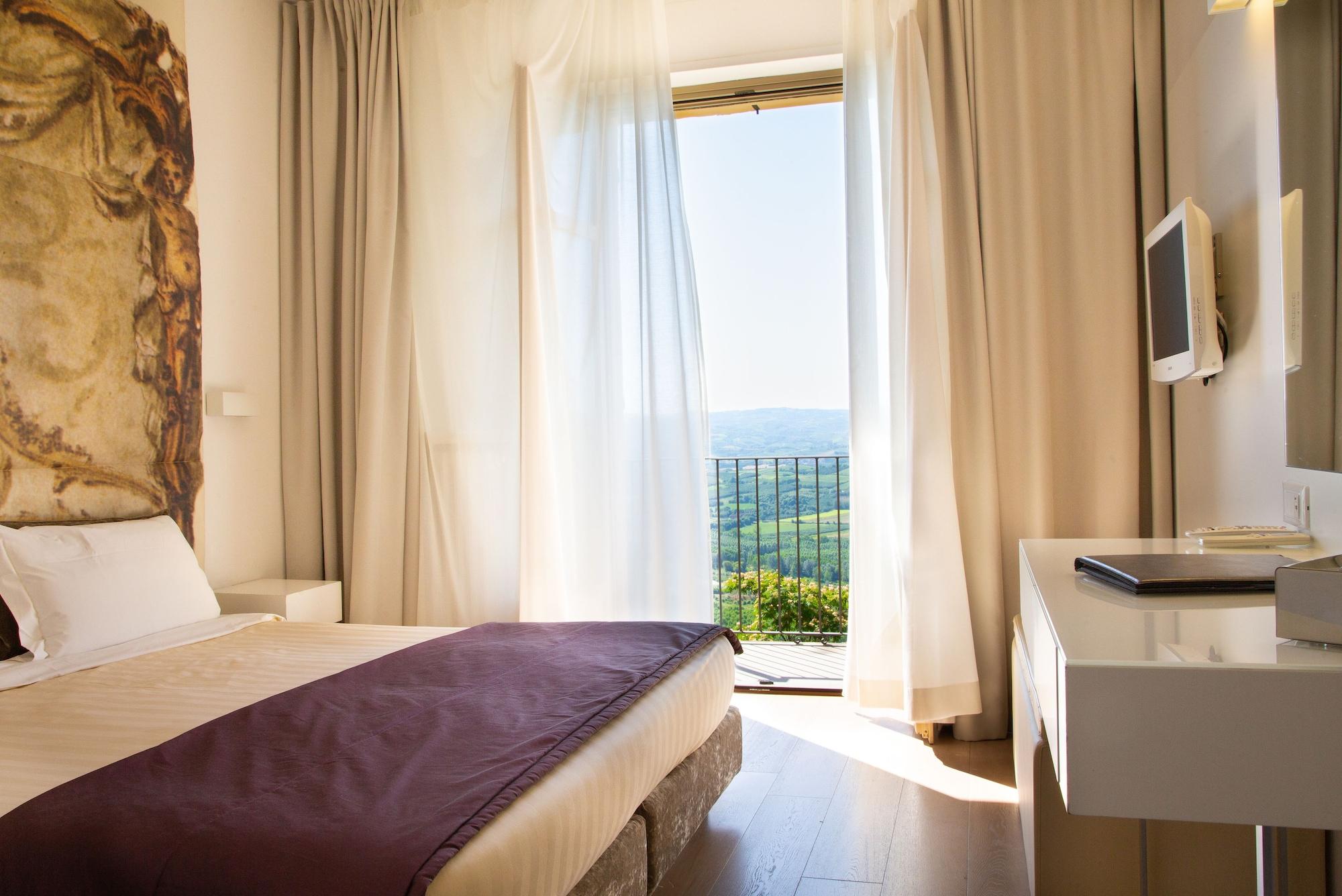 Hotel Castello Di Santa Vittoria Santa Vittoria dʼAlba エクステリア 写真