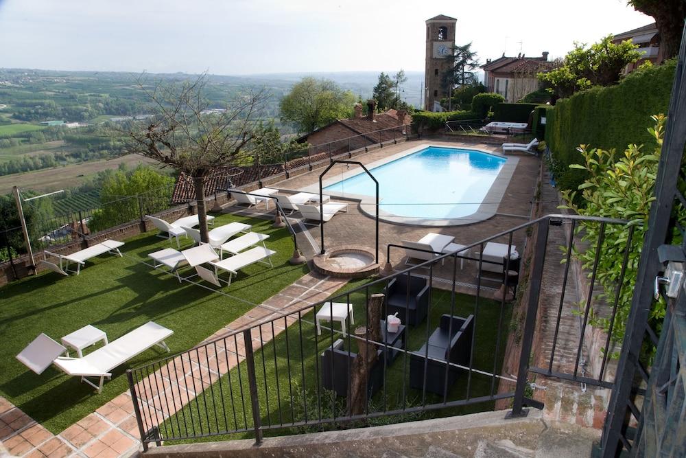 Hotel Castello Di Santa Vittoria Santa Vittoria dʼAlba エクステリア 写真