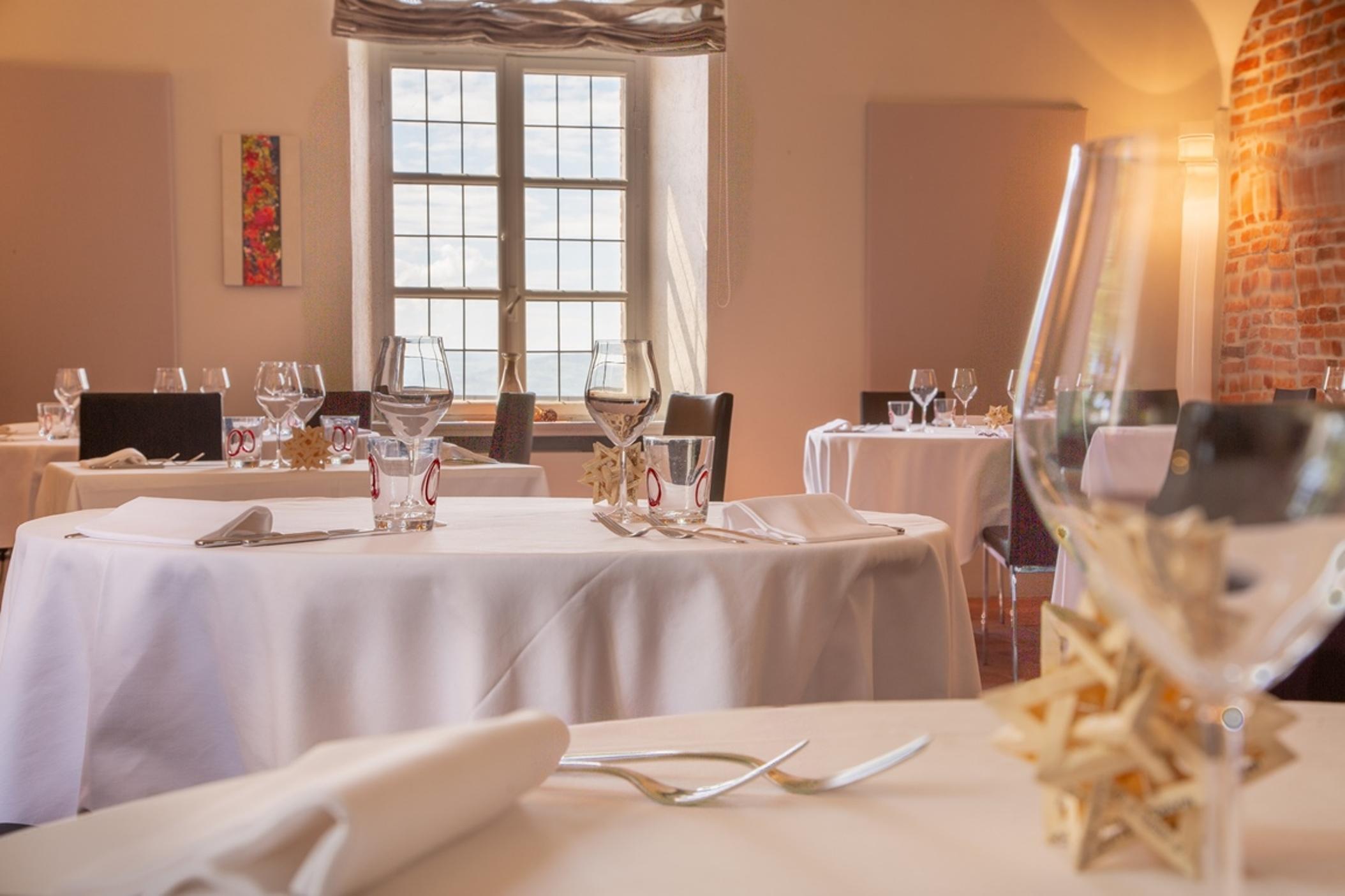 Hotel Castello Di Santa Vittoria Santa Vittoria dʼAlba エクステリア 写真