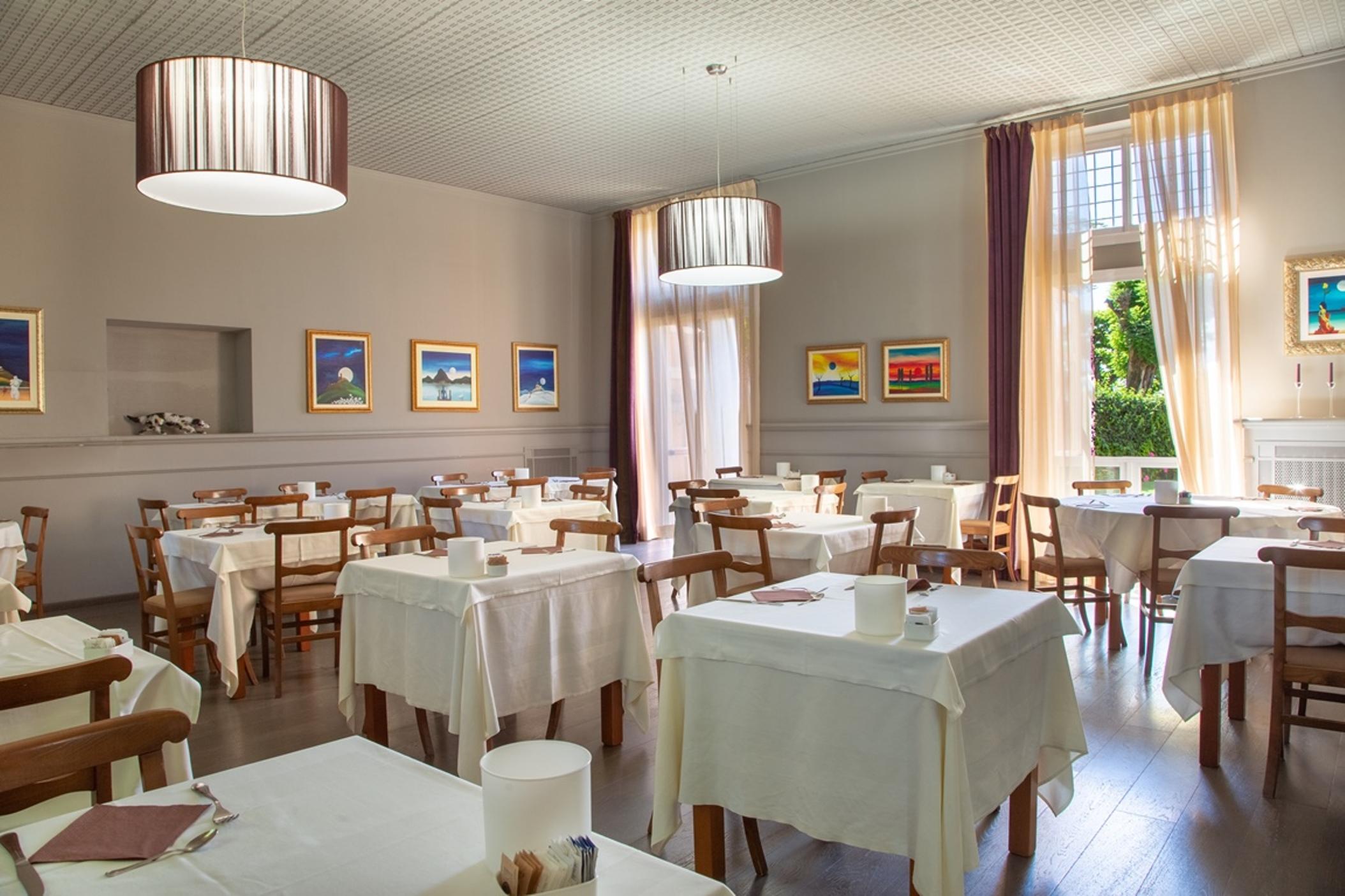 Hotel Castello Di Santa Vittoria Santa Vittoria dʼAlba エクステリア 写真