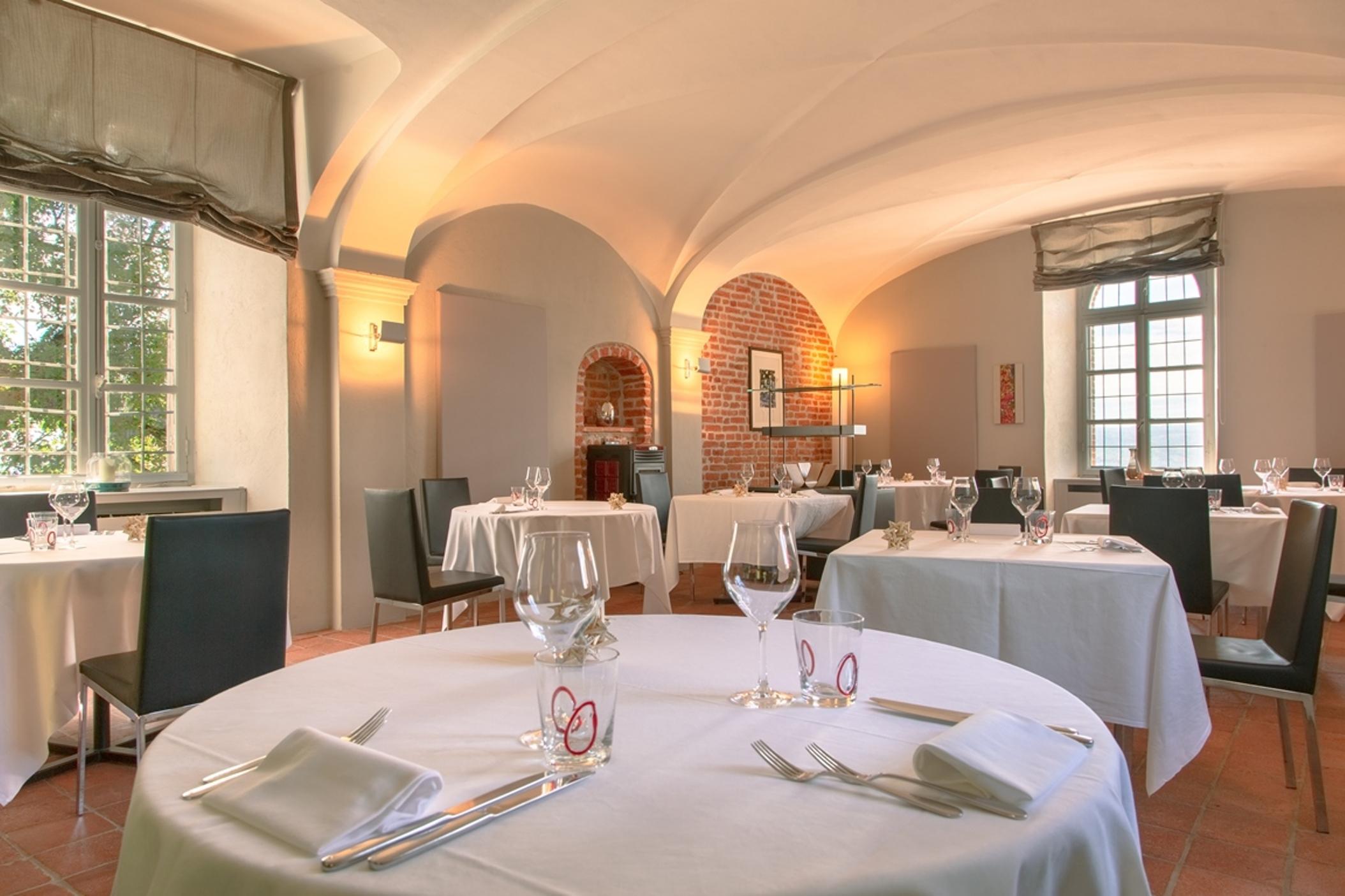 Hotel Castello Di Santa Vittoria Santa Vittoria dʼAlba エクステリア 写真