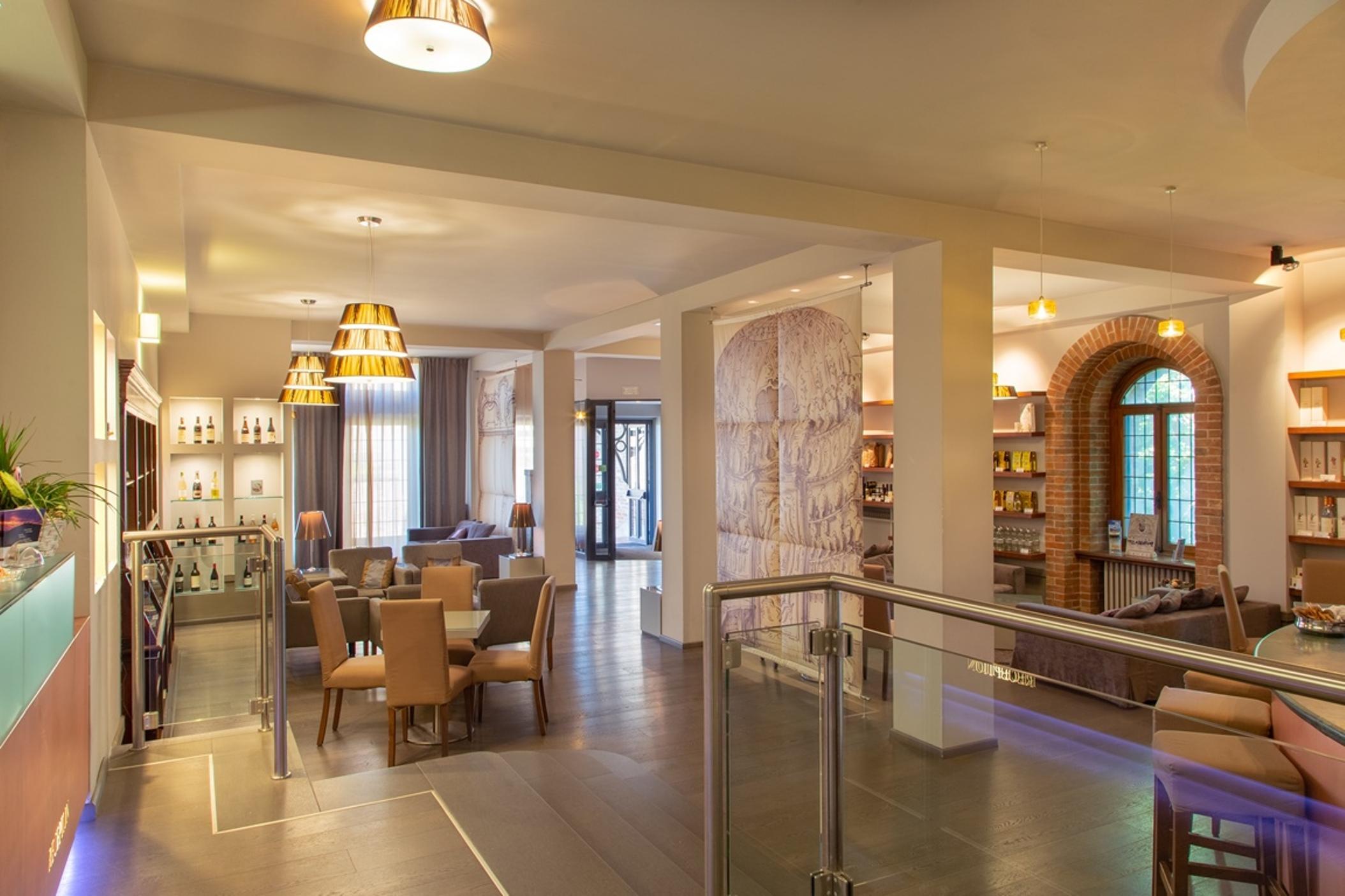 Hotel Castello Di Santa Vittoria Santa Vittoria dʼAlba エクステリア 写真