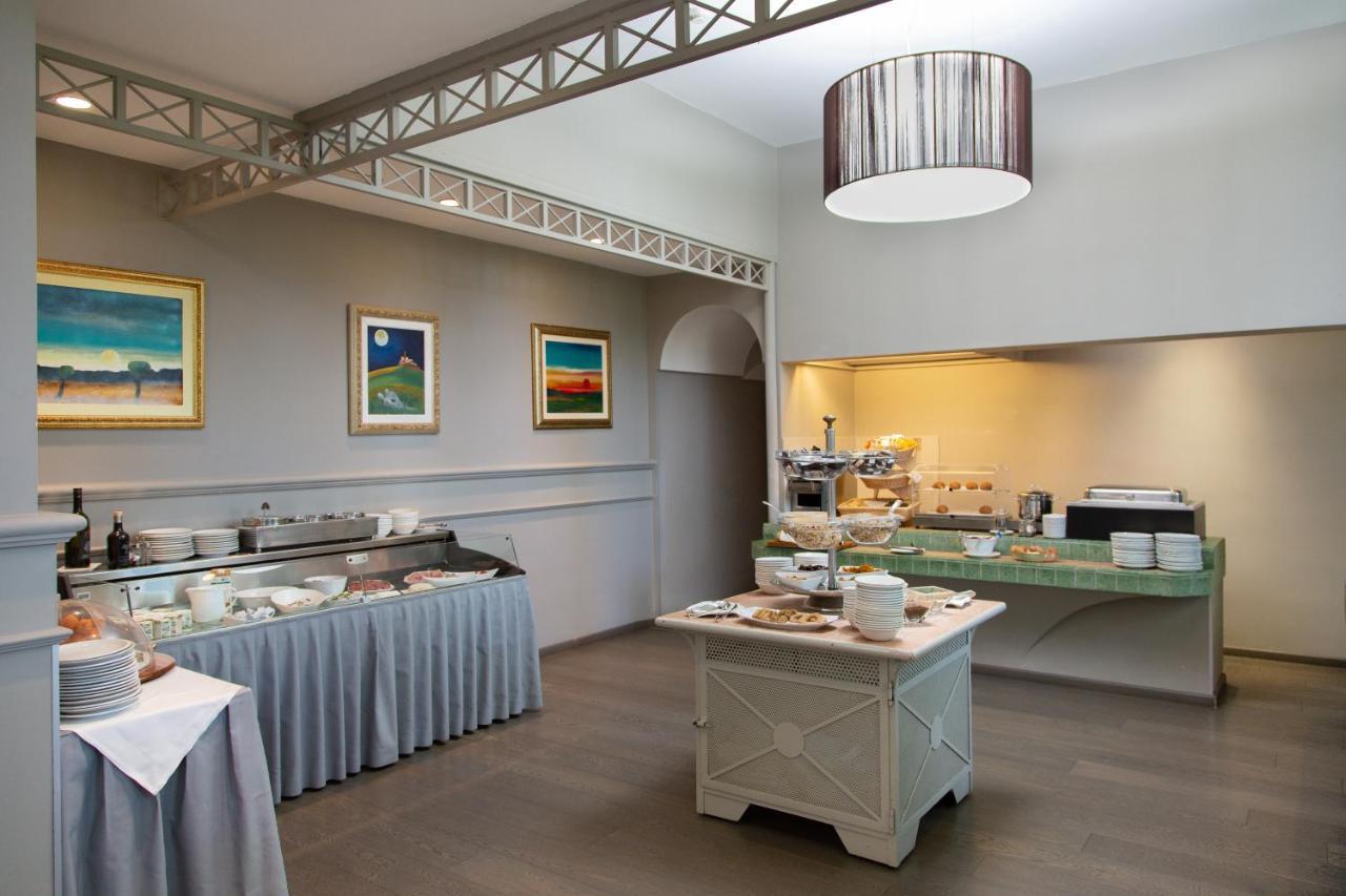 Hotel Castello Di Santa Vittoria Santa Vittoria dʼAlba エクステリア 写真