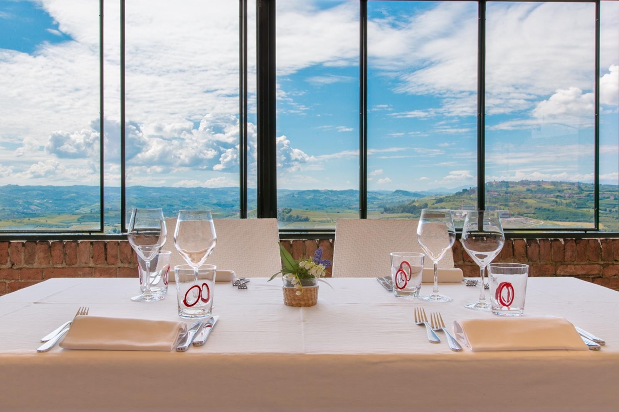 Hotel Castello Di Santa Vittoria Santa Vittoria dʼAlba エクステリア 写真