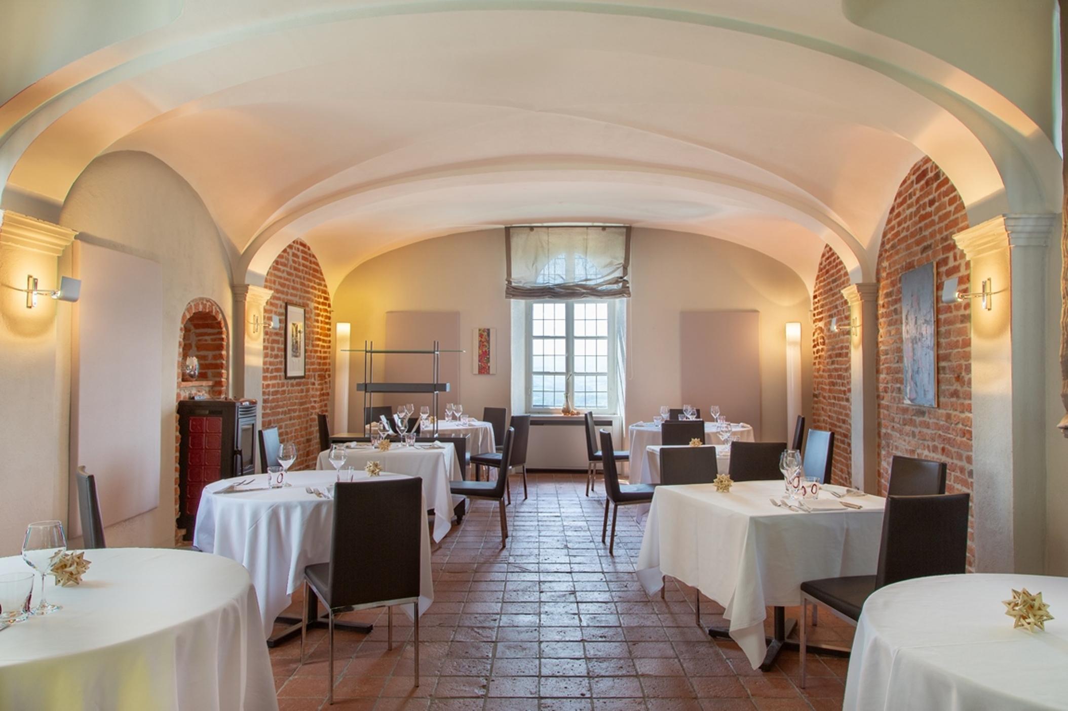 Hotel Castello Di Santa Vittoria Santa Vittoria dʼAlba エクステリア 写真
