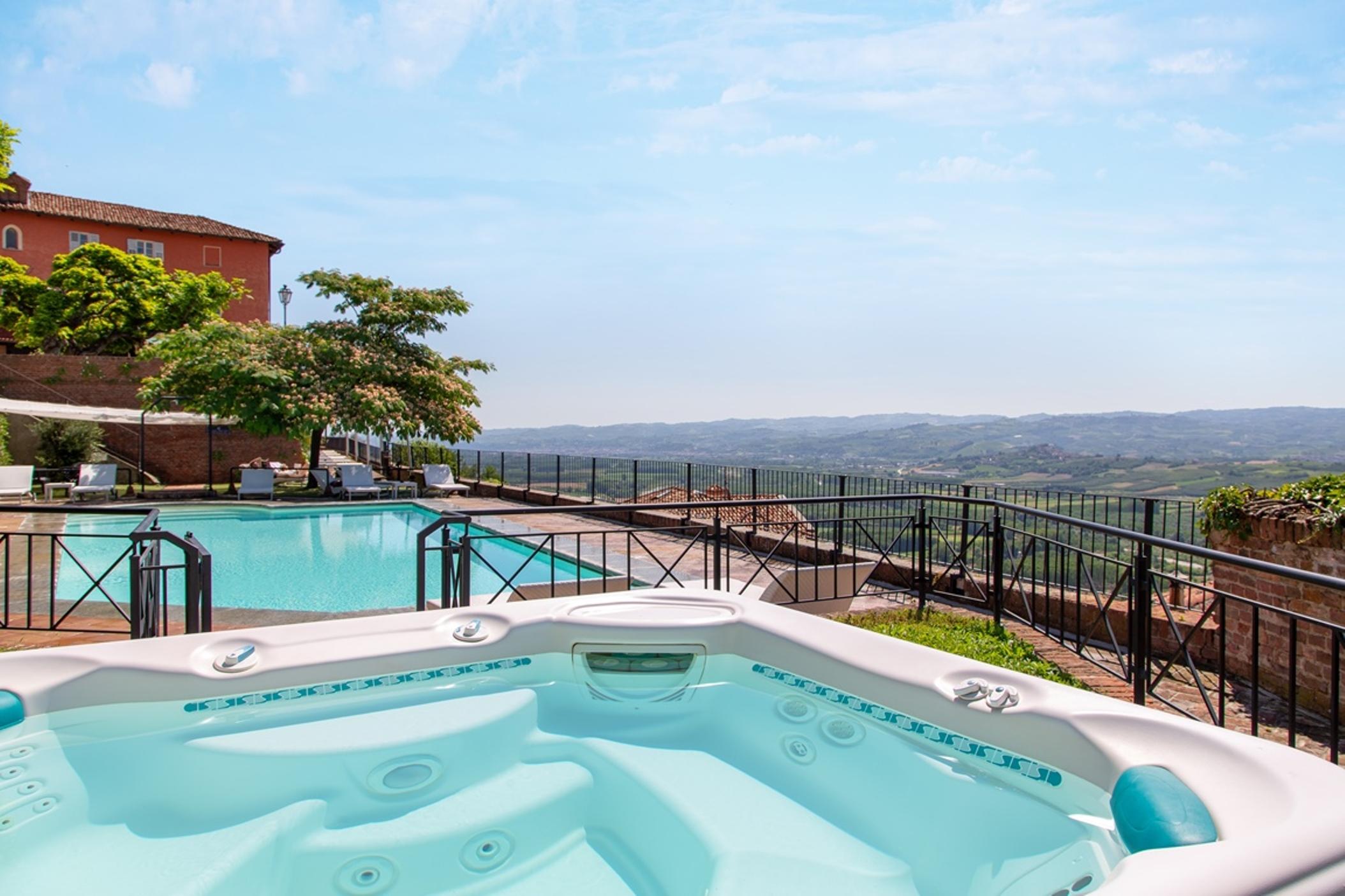 Hotel Castello Di Santa Vittoria Santa Vittoria dʼAlba エクステリア 写真