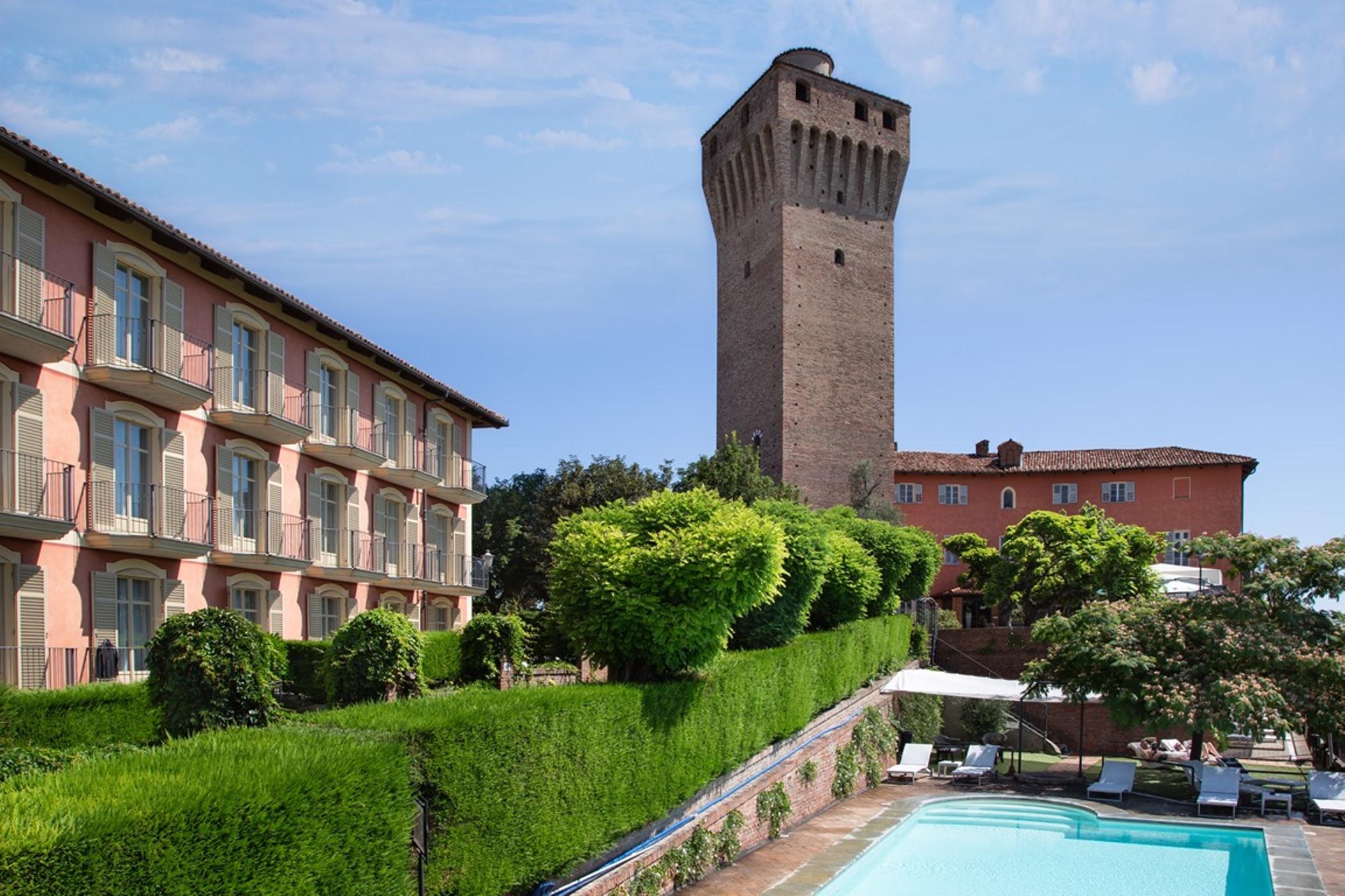 Hotel Castello Di Santa Vittoria Santa Vittoria dʼAlba エクステリア 写真