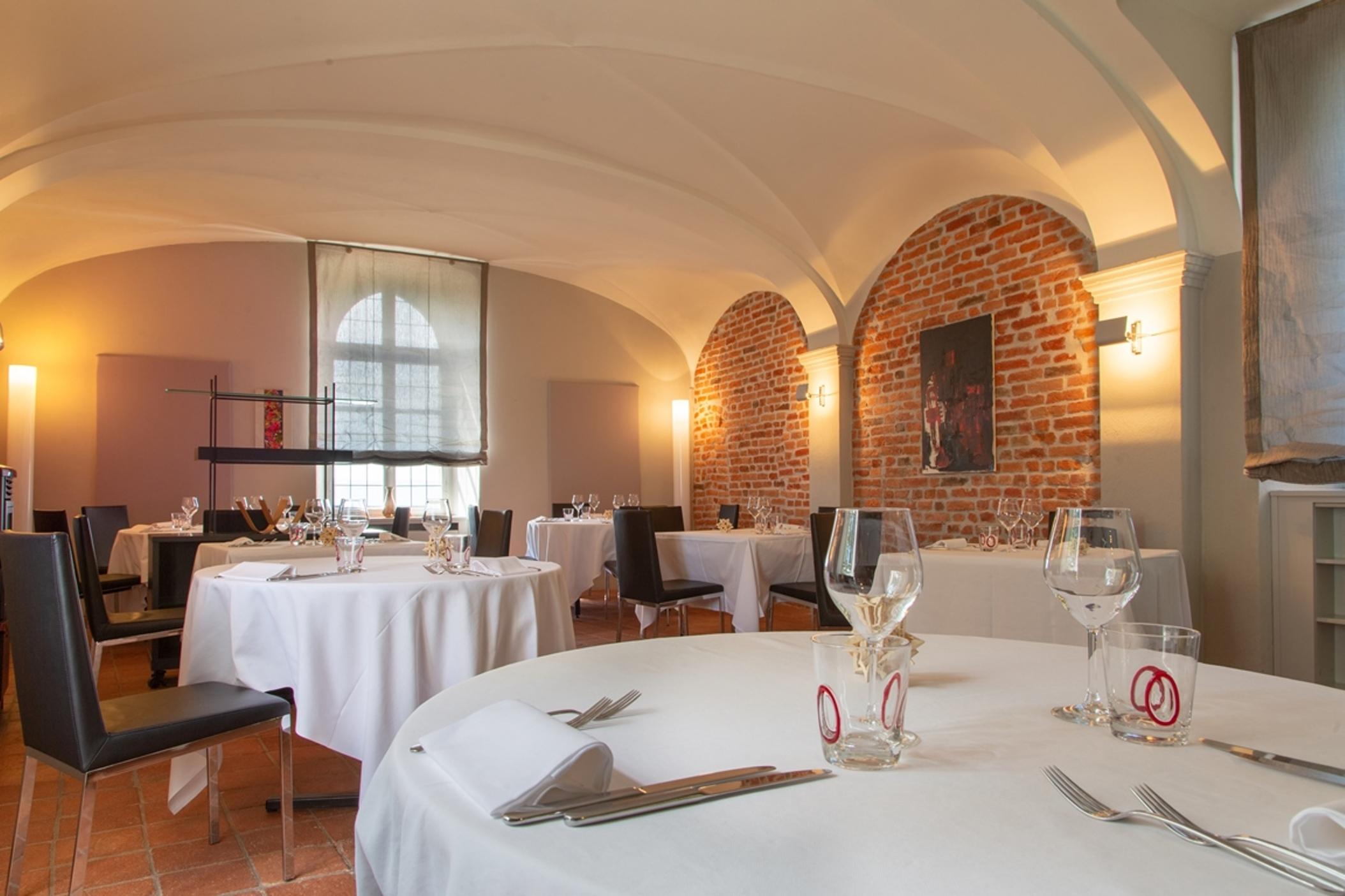 Hotel Castello Di Santa Vittoria Santa Vittoria dʼAlba エクステリア 写真