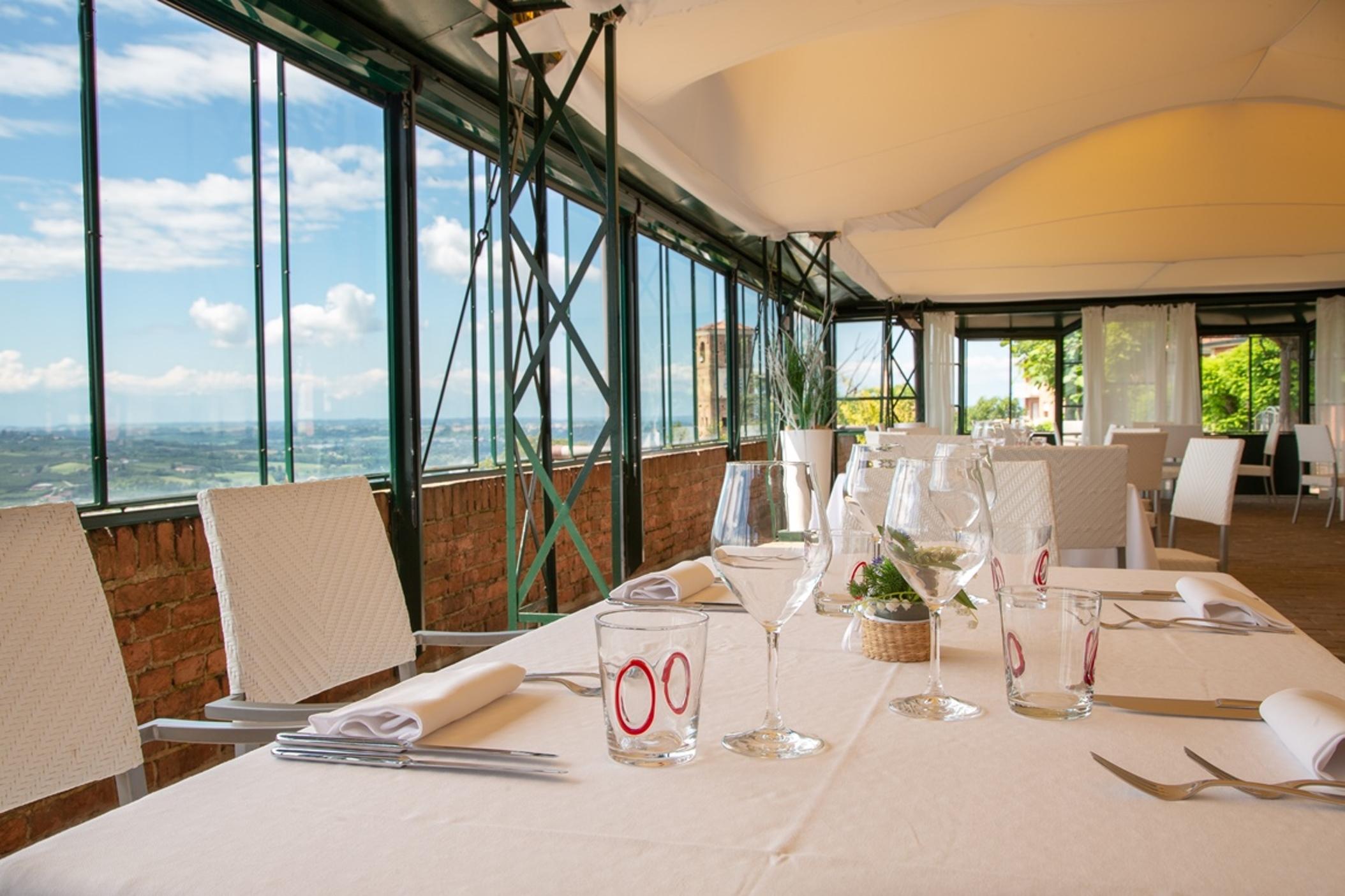 Hotel Castello Di Santa Vittoria Santa Vittoria dʼAlba エクステリア 写真