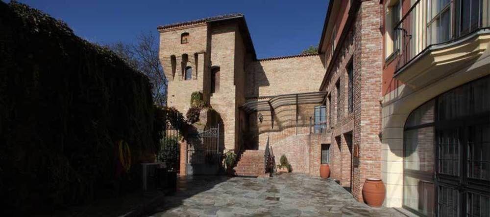Hotel Castello Di Santa Vittoria Santa Vittoria dʼAlba エクステリア 写真