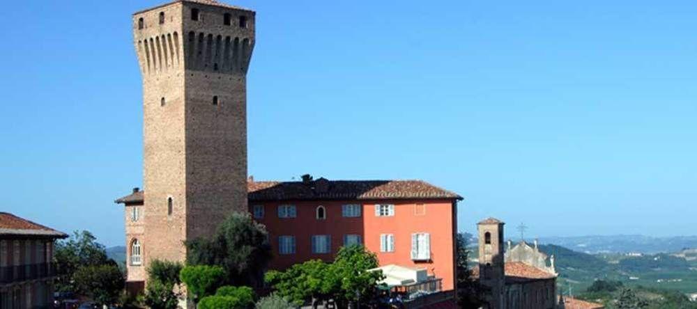 Hotel Castello Di Santa Vittoria Santa Vittoria dʼAlba エクステリア 写真