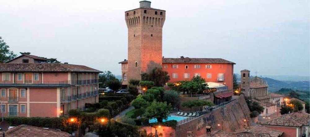 Hotel Castello Di Santa Vittoria Santa Vittoria dʼAlba エクステリア 写真