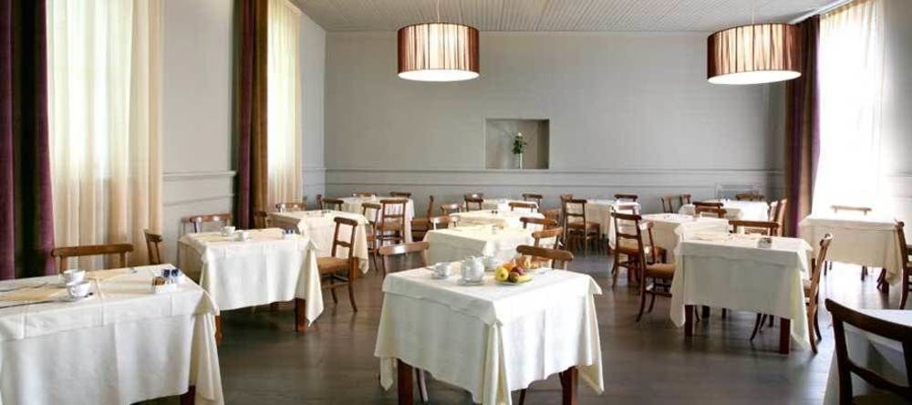 Hotel Castello Di Santa Vittoria Santa Vittoria dʼAlba エクステリア 写真