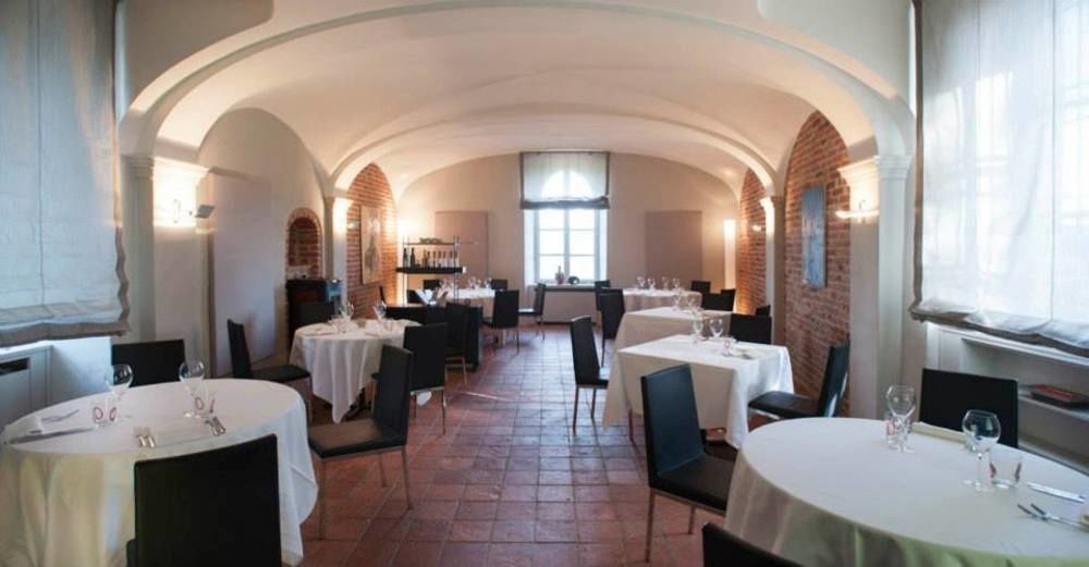 Hotel Castello Di Santa Vittoria Santa Vittoria dʼAlba エクステリア 写真