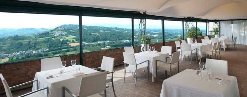 Hotel Castello Di Santa Vittoria Santa Vittoria dʼAlba エクステリア 写真