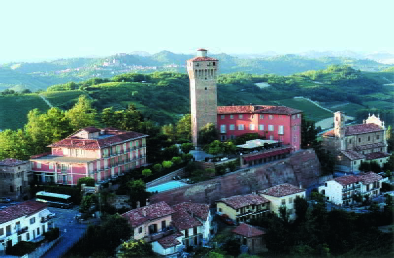 Hotel Castello Di Santa Vittoria Santa Vittoria dʼAlba エクステリア 写真
