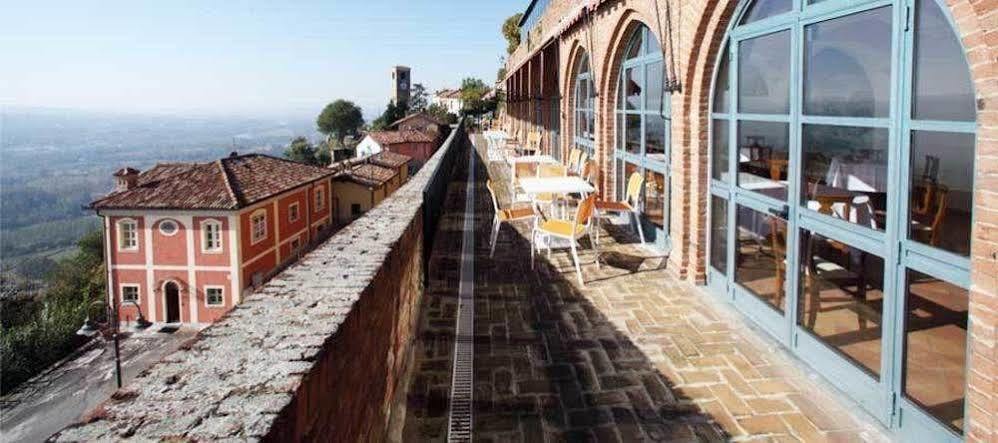 Hotel Castello Di Santa Vittoria Santa Vittoria dʼAlba エクステリア 写真