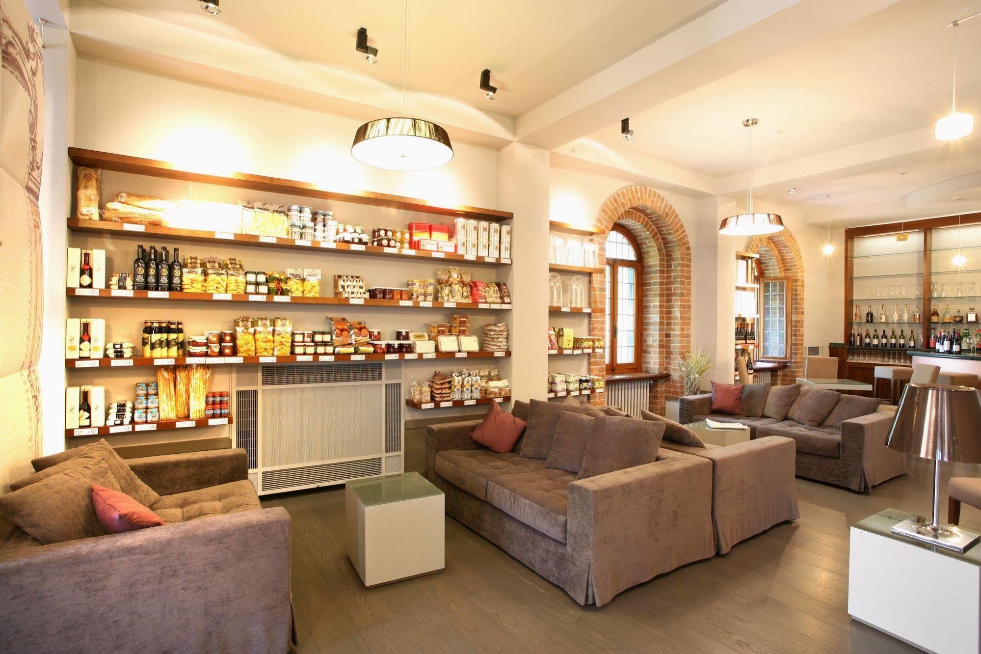Hotel Castello Di Santa Vittoria Santa Vittoria dʼAlba エクステリア 写真