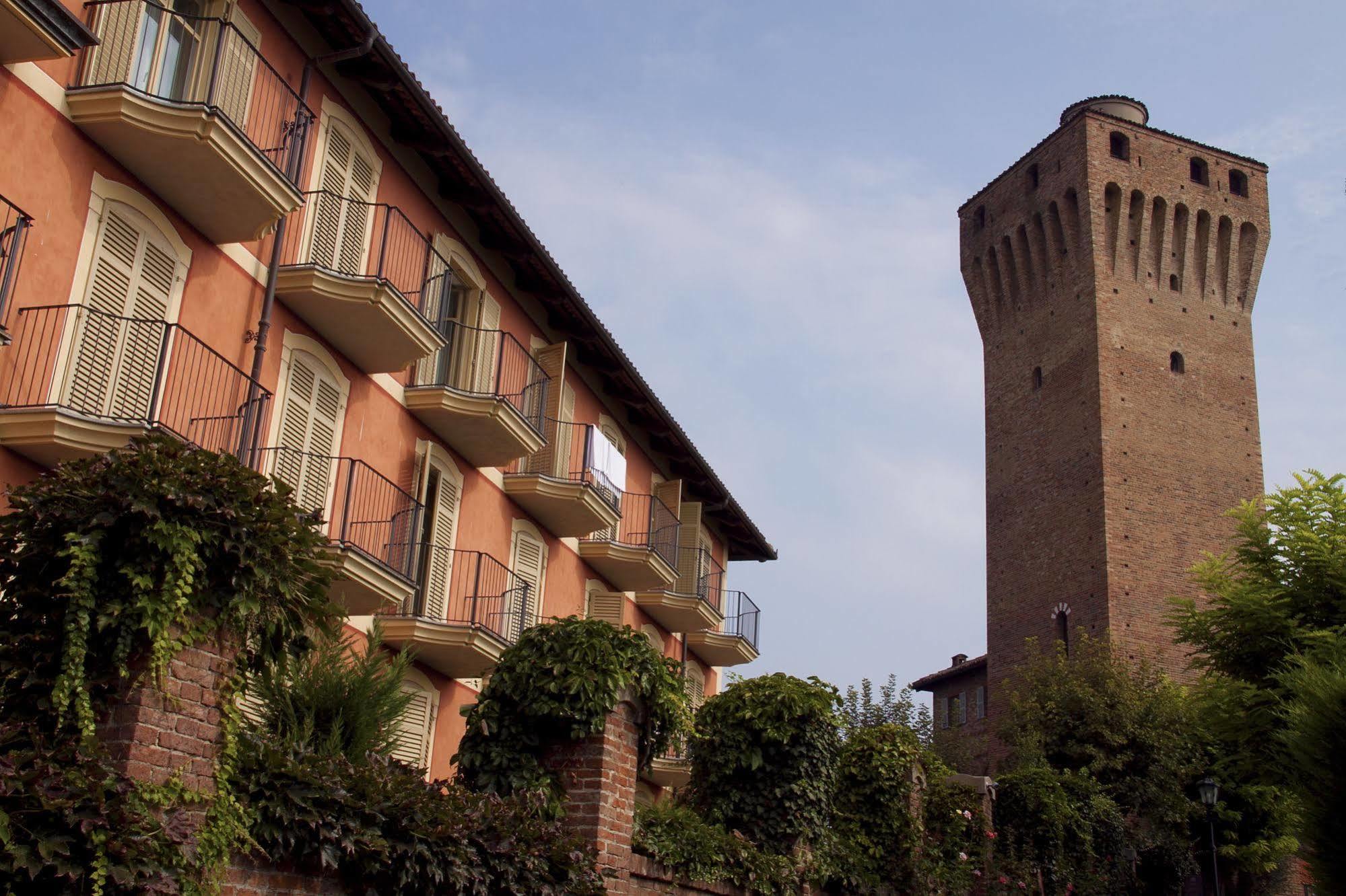 Hotel Castello Di Santa Vittoria Santa Vittoria dʼAlba エクステリア 写真